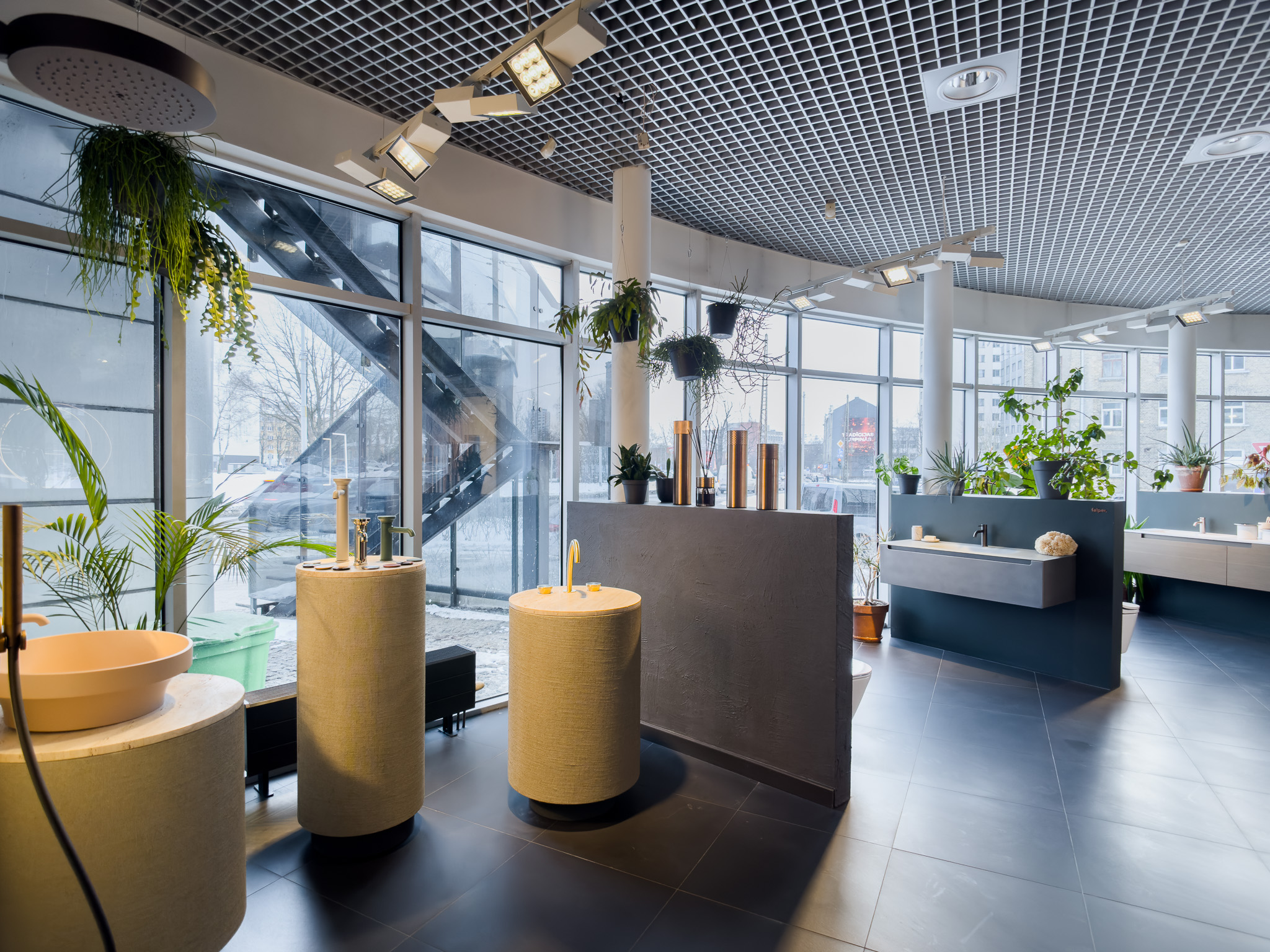 Komerctelpas 200 m2 showroom telpas Rīgā Skanstes City