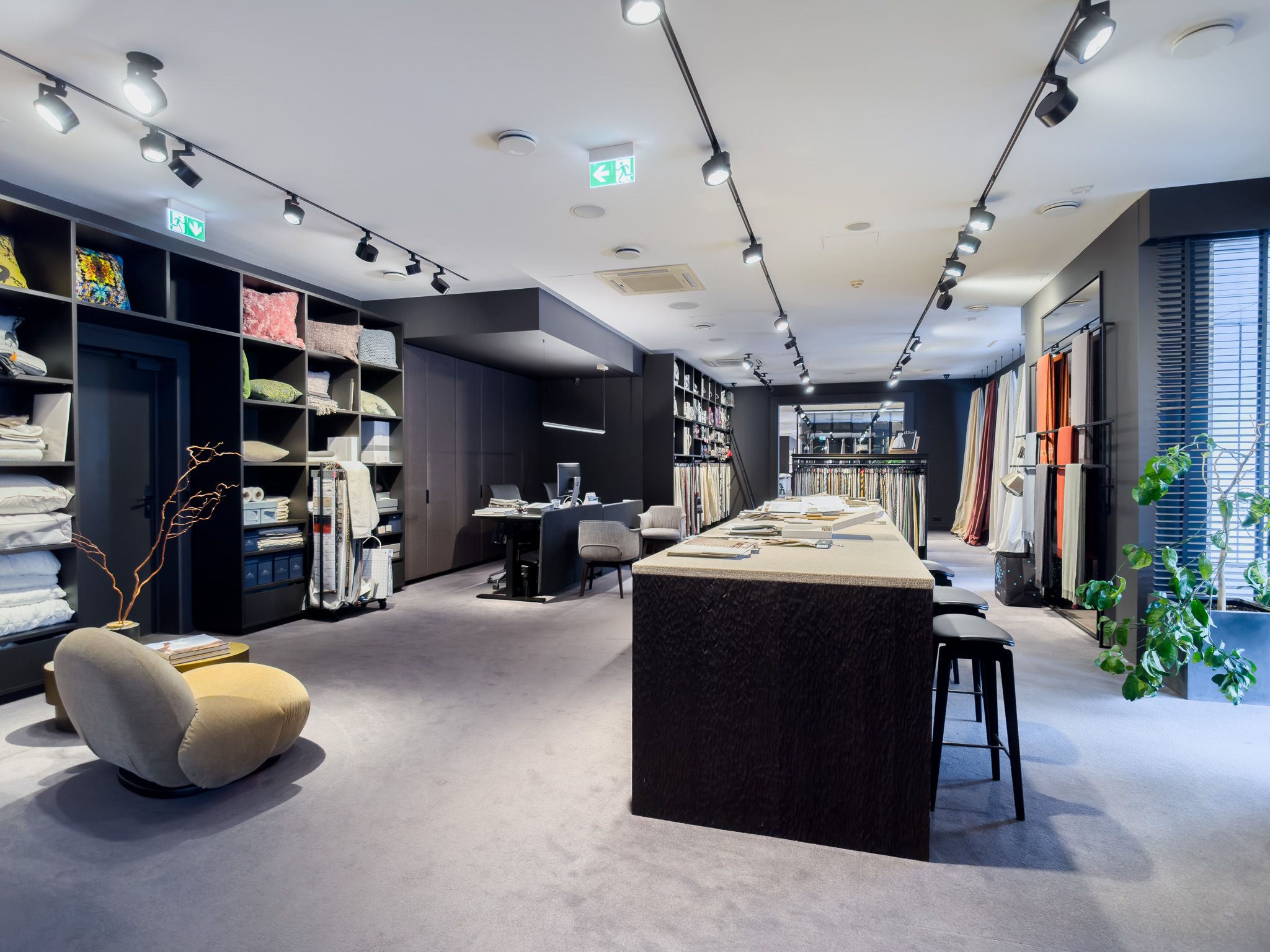Komerctelpas 200 m2 showroom telpas Rīgā Skanstes City