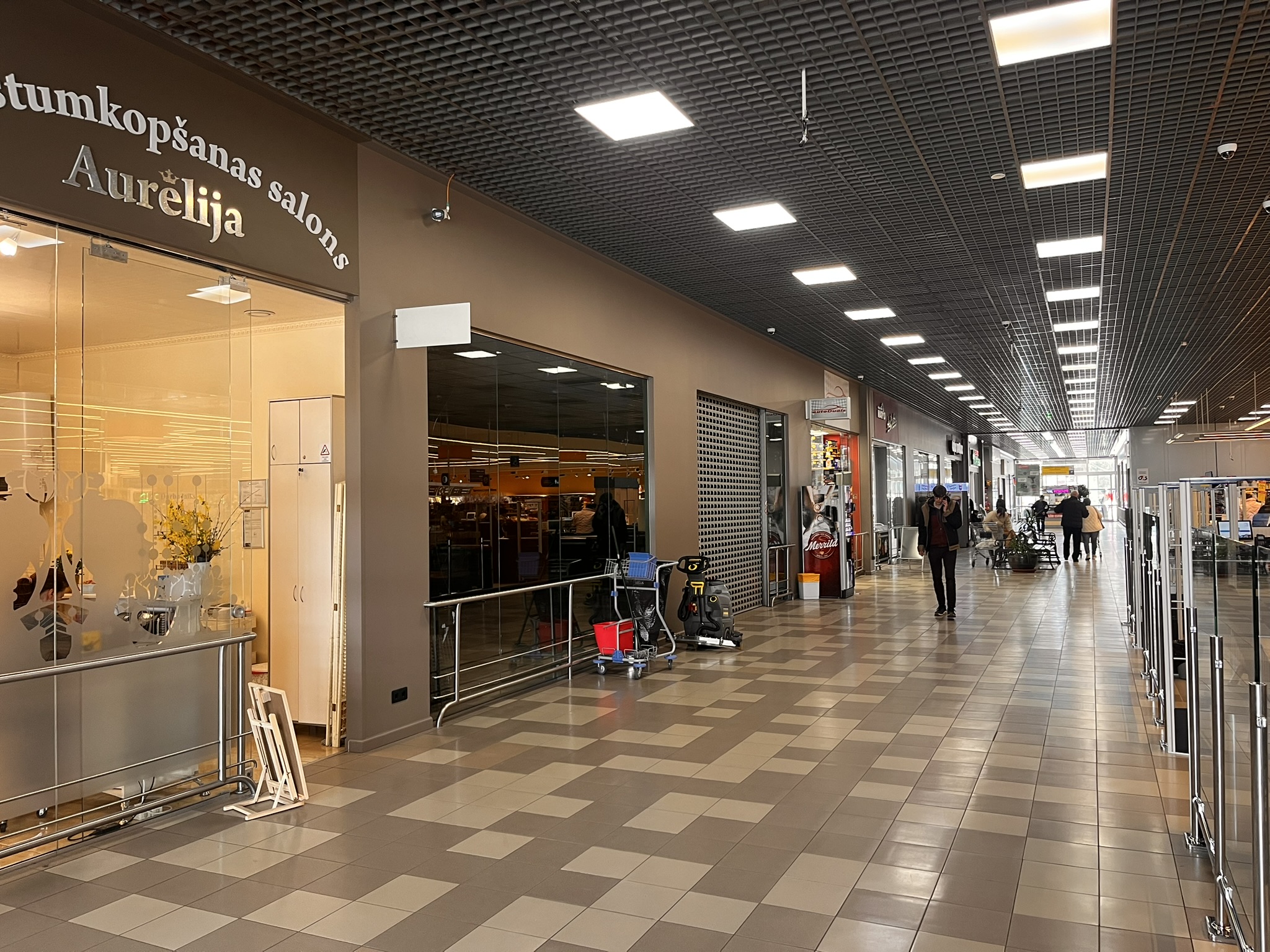 Telpu noma 56,8m2 Vienības gatve 113, Rīga