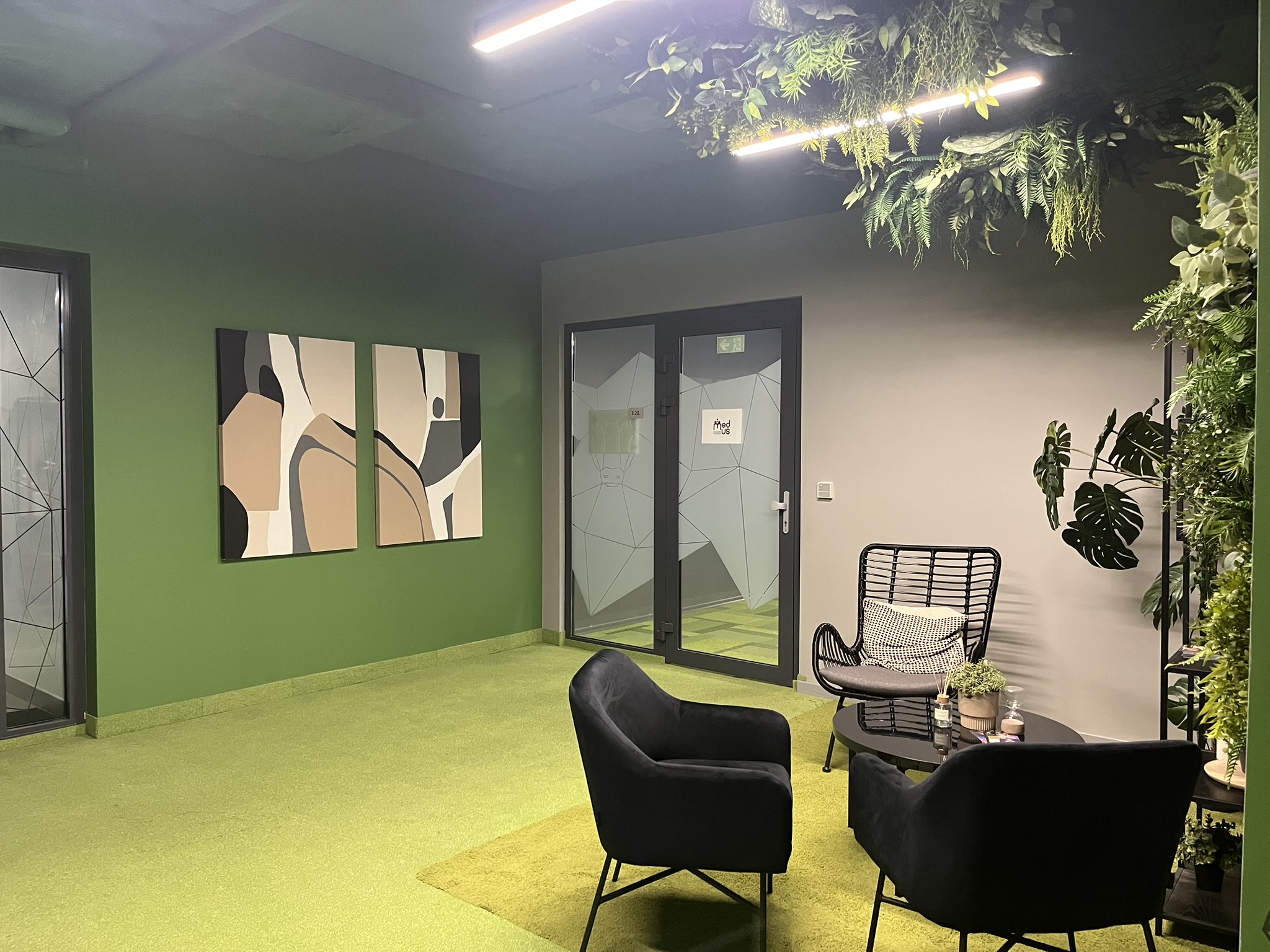 Biroja telpas 130 m2, Vienības gatvē 109